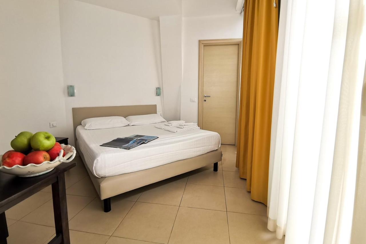 Hotel Poetto Кальяри Экстерьер фото